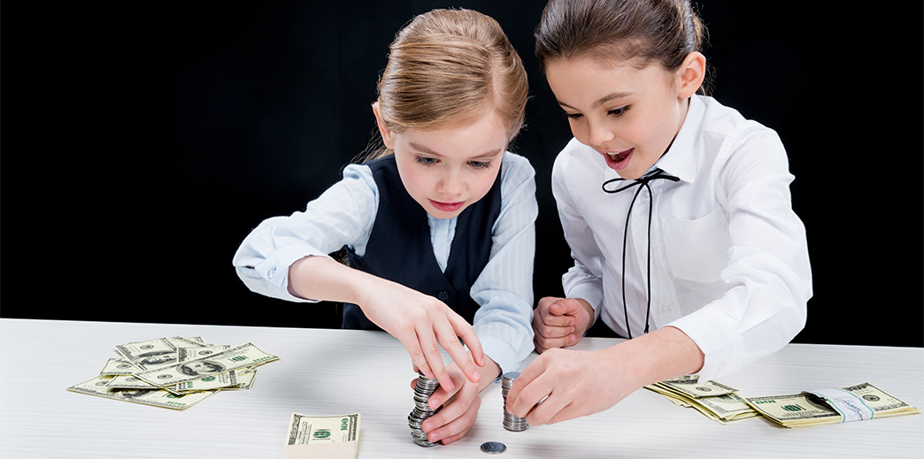 4 motive pentru a incepe educatia financiara a copiilor devreme